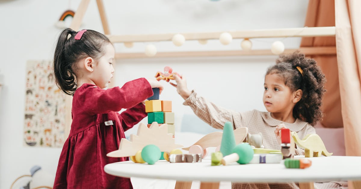 Pertanyaan apakah anak-anak hiperaktif, khususnya mereka yang memiliki Attention Deficit Hyperactivity Disorder (ADHD), dapat makan makanan cepat saji beragam, melibatkan pertimbangan pola makan, hasil kesehatan, dan pengaruh perilaku.
