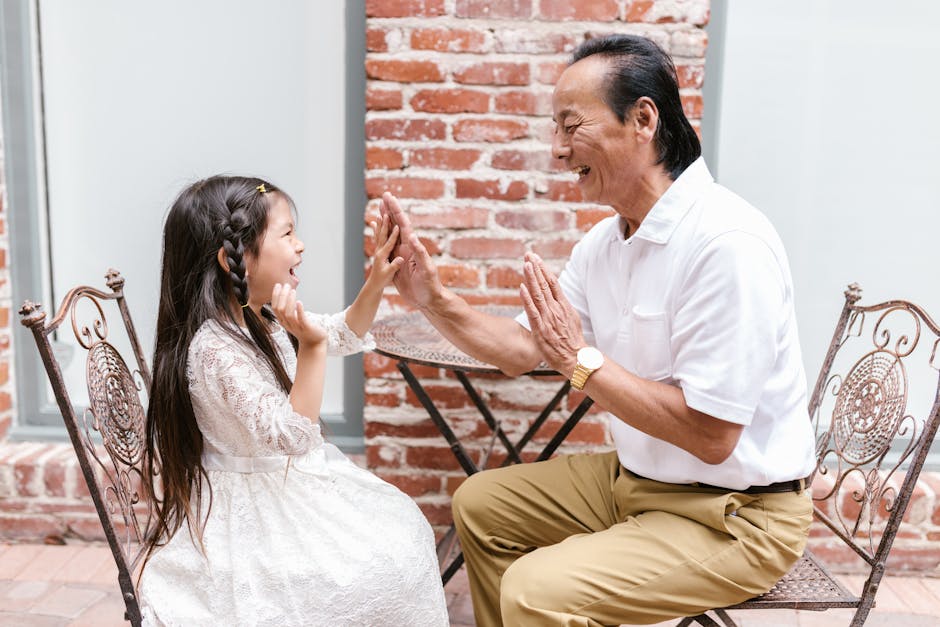 Down syndrome (DS) adalah kondisi genetik yang disebabkan oleh adanya salinan tambahan kromosom 21, yang menyebabkan berbagai tantangan perkembangan dan kesehatan.