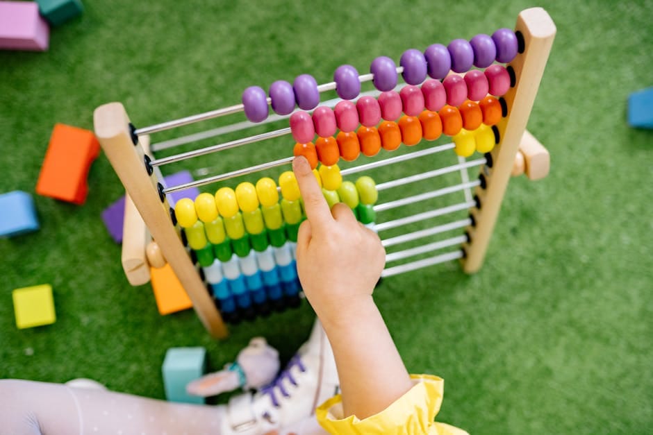 Dyscalculia adalah kesulitan belajar spesifik yang mempengaruhi kemampuan individu untuk memahami dan memanipulasi konsep numerik, sering bertahan sepanjang hidup.