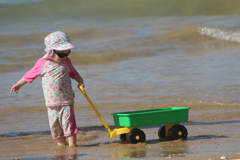 child playing, nature, beach, children playing, playing in the sand, kid, joy of child, playing, costa, play, beira mar, summer, tranquility, fun, child on the beach